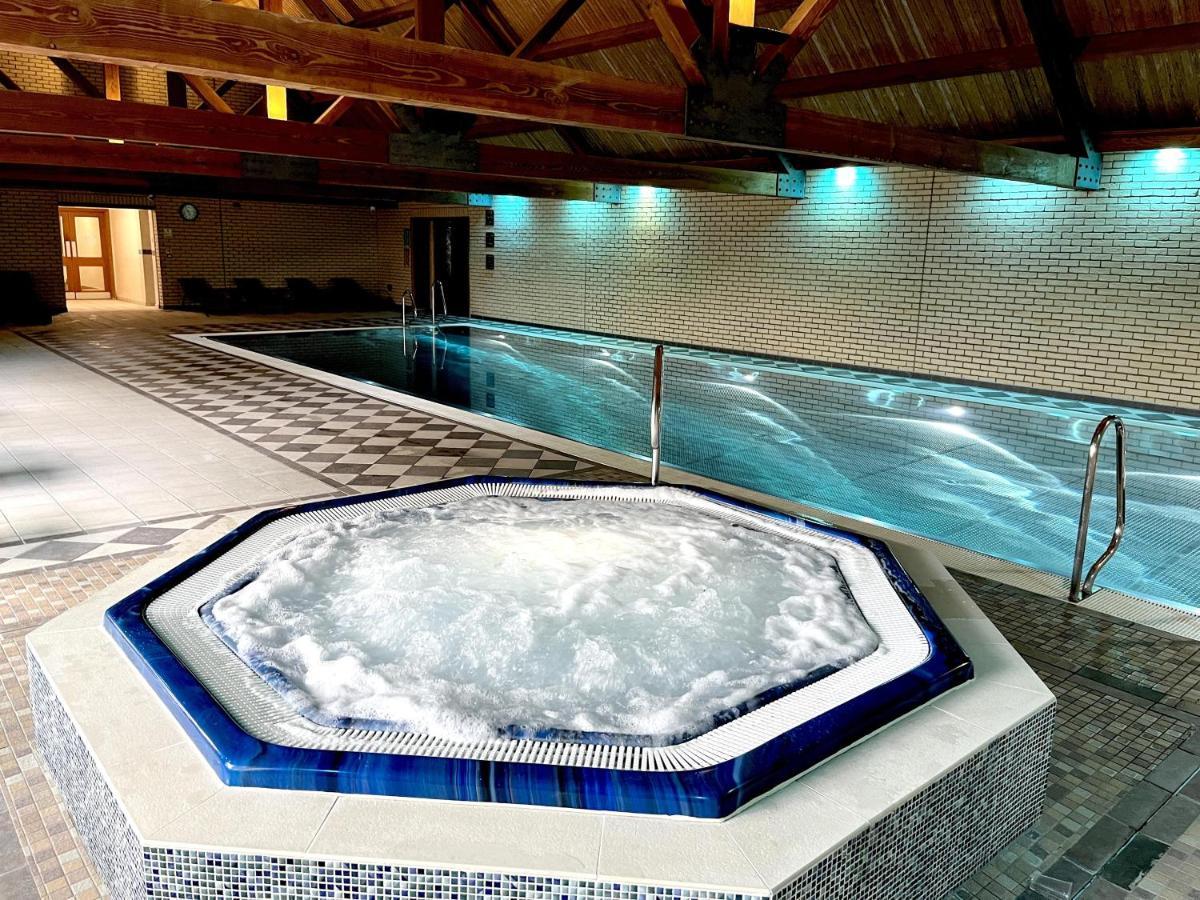 Oak Boutique Lodge Includes Hot Tub Air Con & Dog York Exteriör bild