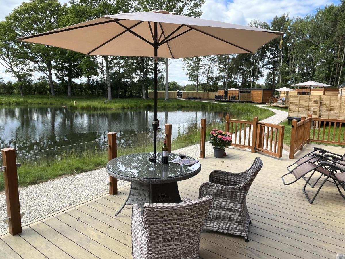 Oak Boutique Lodge Includes Hot Tub Air Con & Dog York Exteriör bild